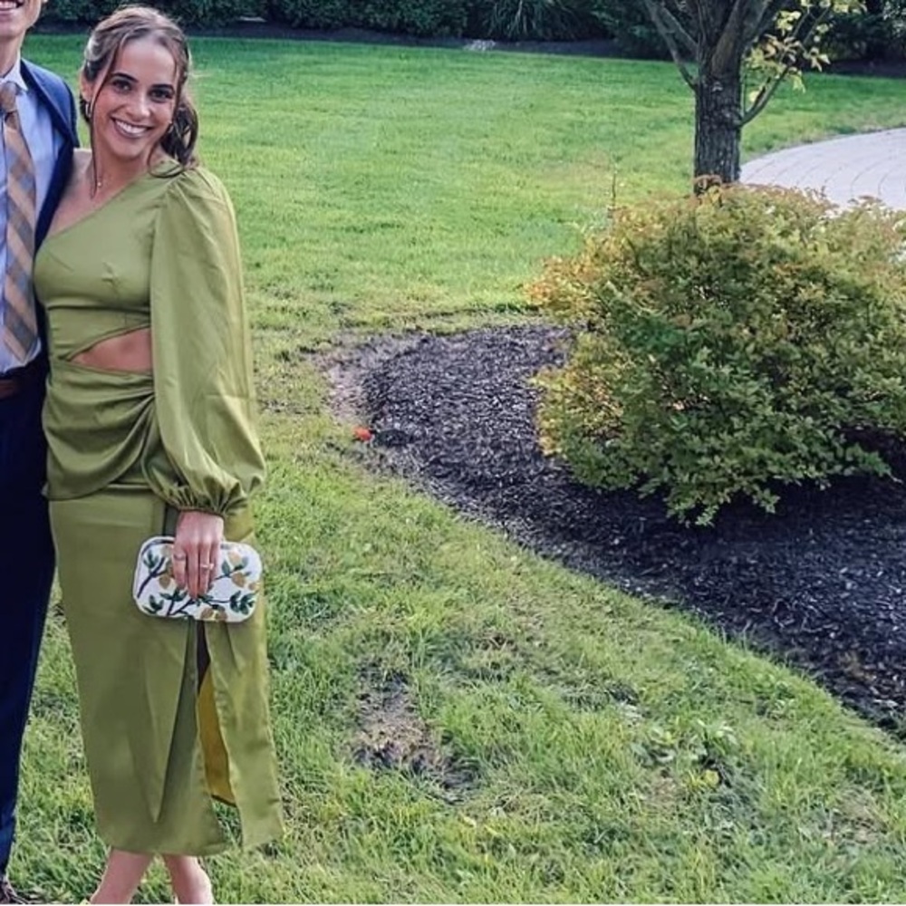 Elegant Green Dress with Cut-Out Design